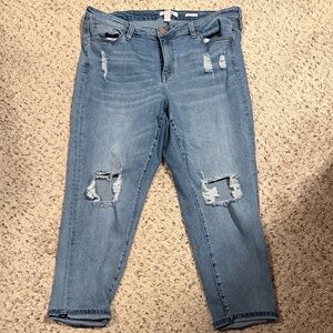 ARULA Light Blue Distressed Cropped Jeans